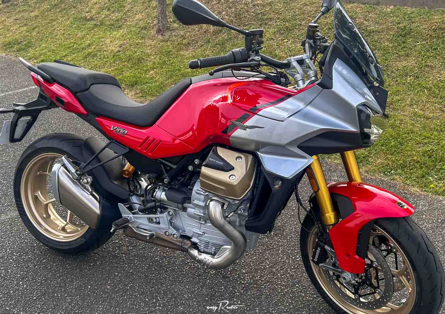 Location moto Mayenne Guzzi V9 2