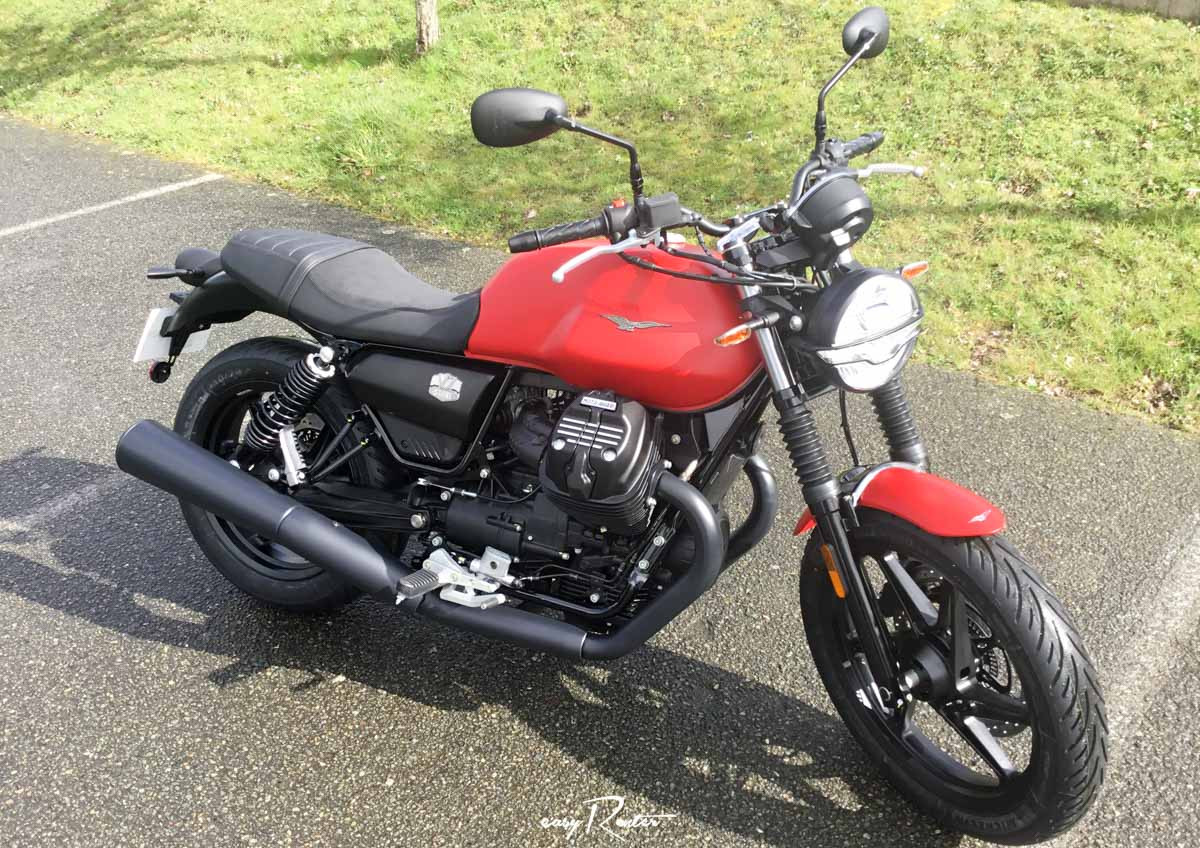 Location moto Mayenne Guzzi V9 2