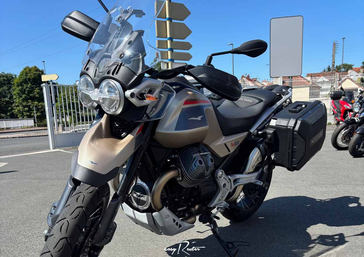 Nancy Guzzi V7 Stone motorcycle rental 14939