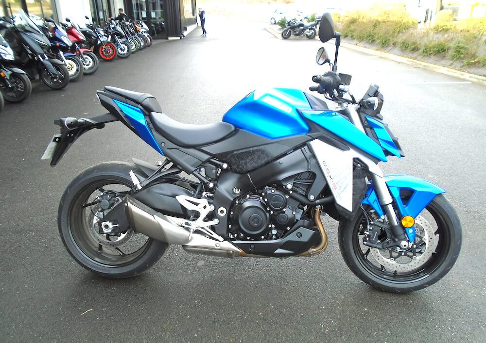 Rodez Suzuki SV 650 motorcycle rental 14764
