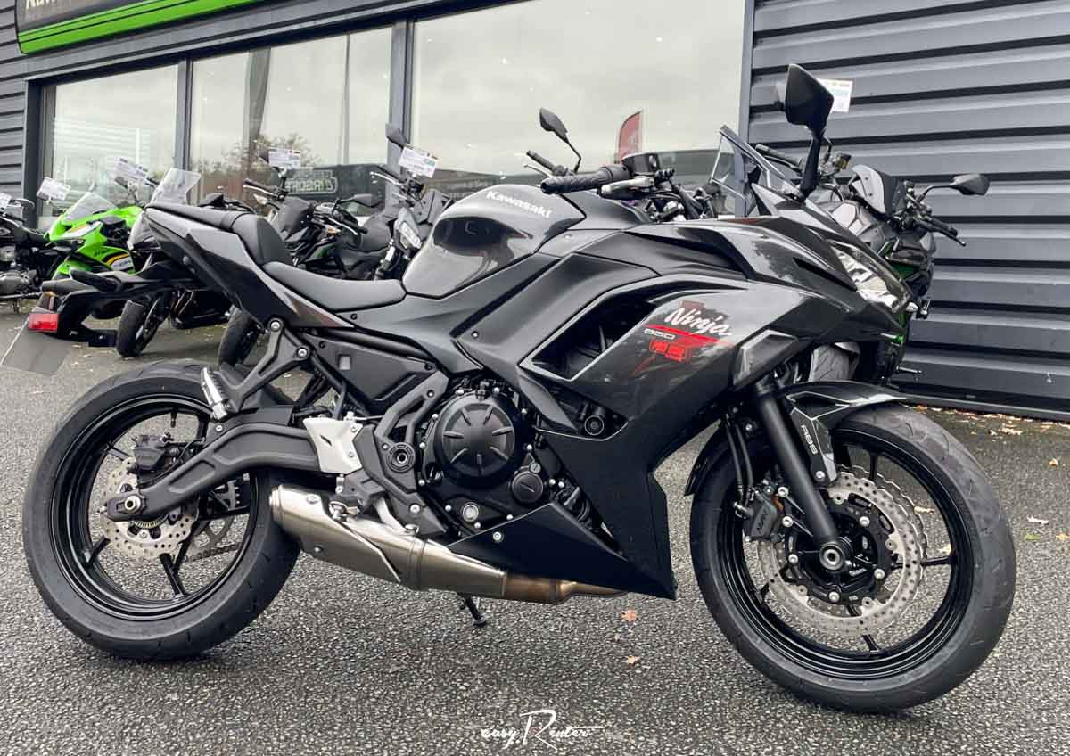 Angers Kawasaki Z900 RS motorcycle rental 15641