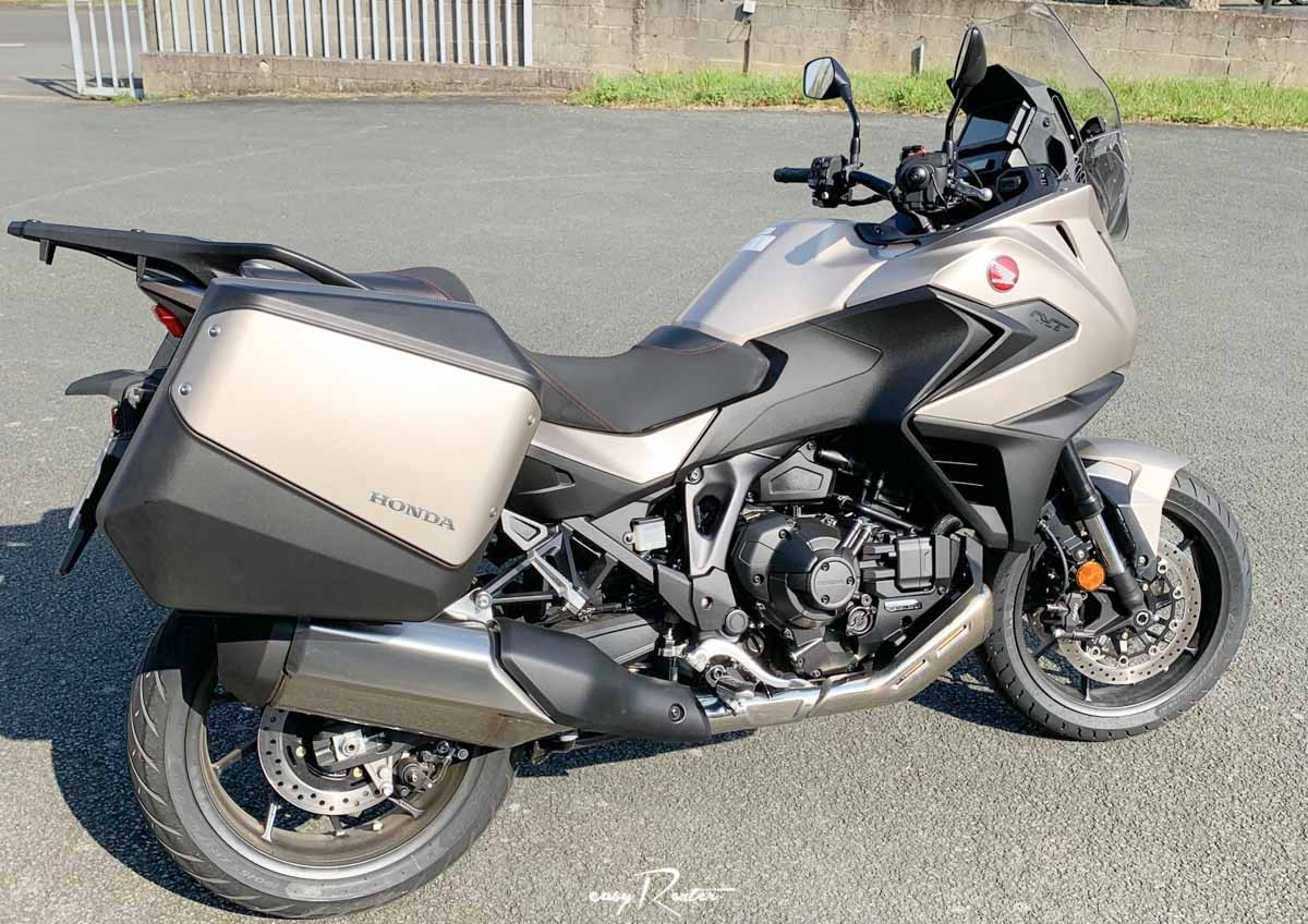 Location moto Laval Yamaha MT07 1