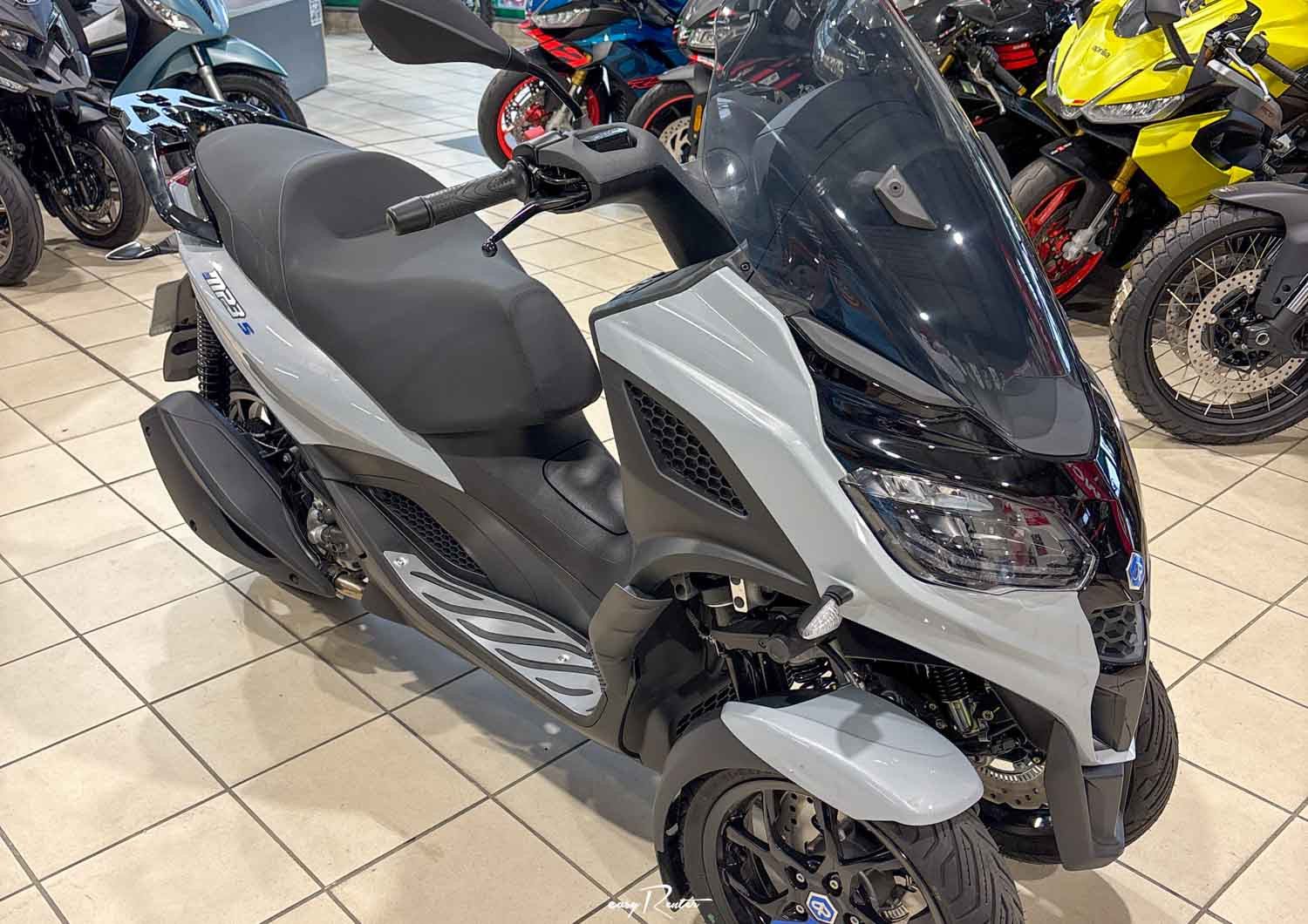Nancy Guzzi V7 Stone motorcycle rental 14939