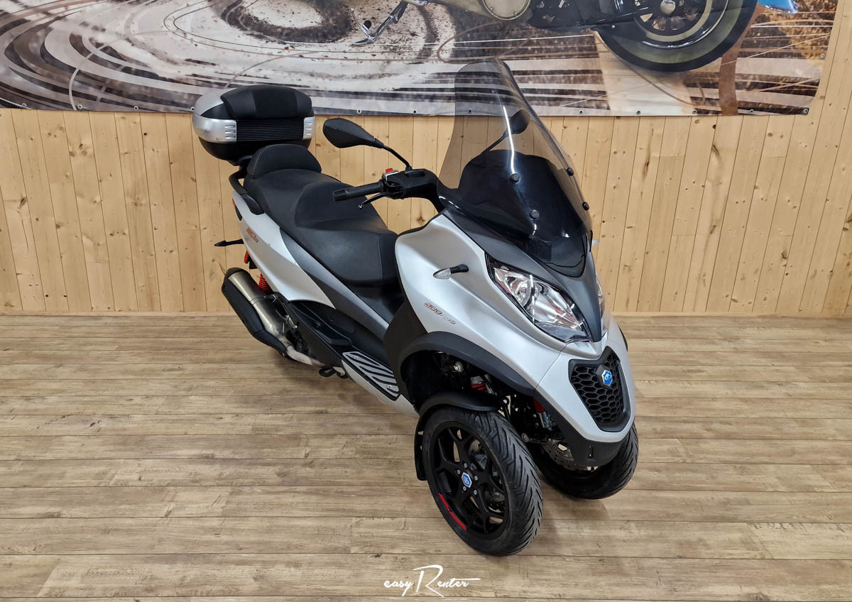 Le Mans Silence S01 scooter rental 18789