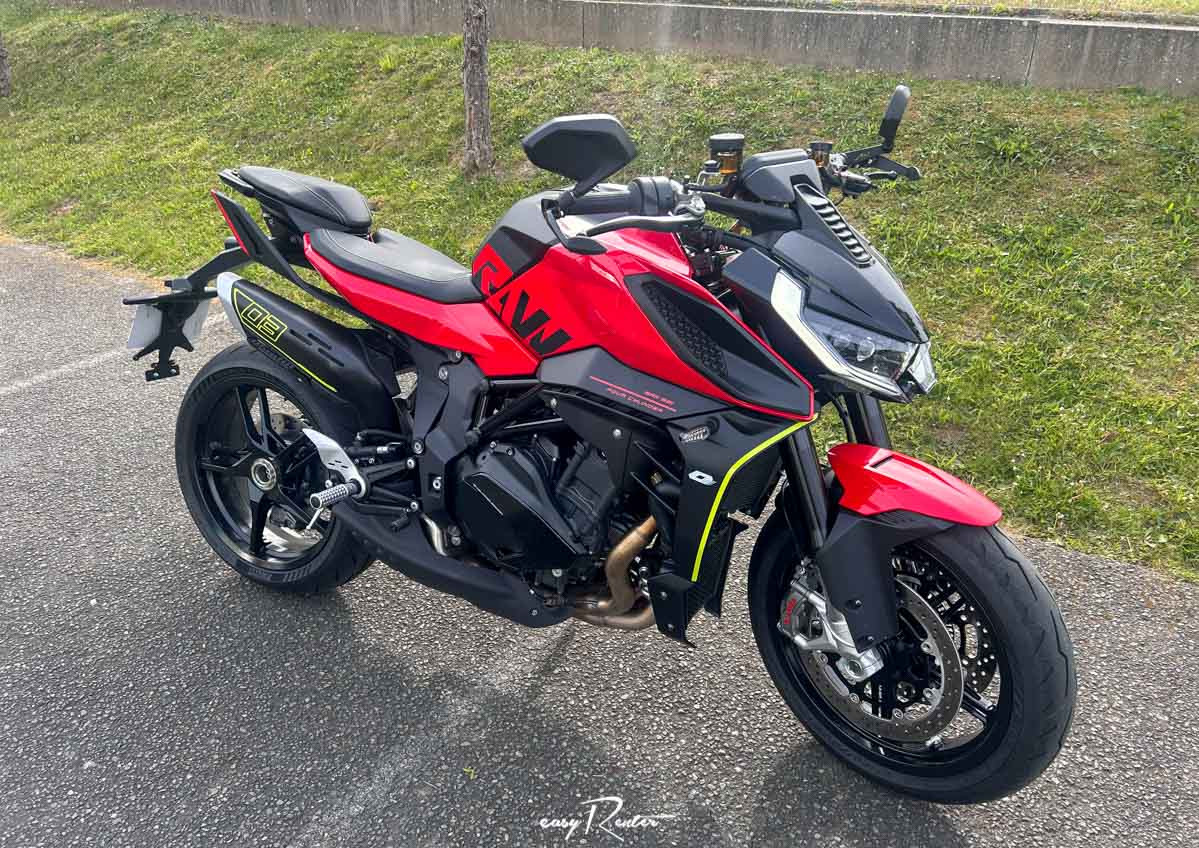 Location moto Mayenne Guzzi V9 2