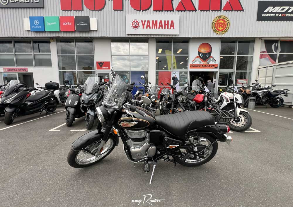 Nancy Guzzi V7 Stone motorcycle rental 14939
