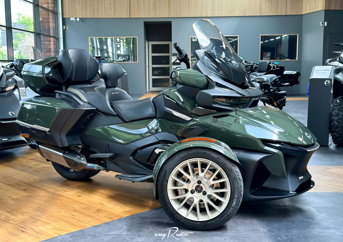Location moto Laval Yamaha MT07 1
