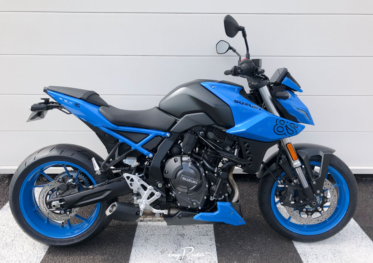 Valence Suzuki GSX-S 1000 motorcycle rental 15727