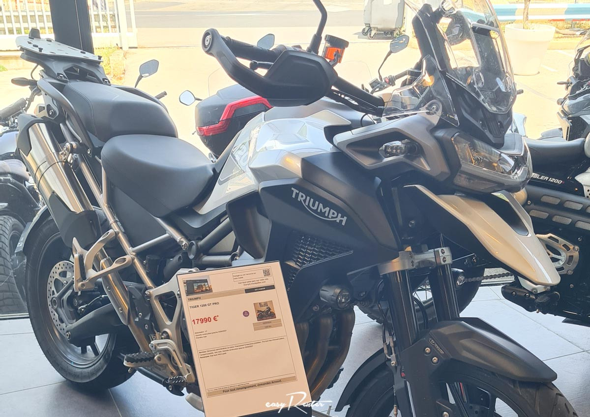 Location moto Saint-Lô Triumph Bonneville 1