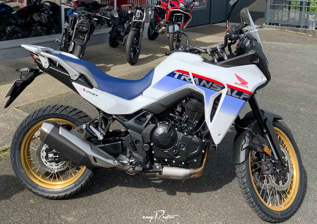 Location moto Laval Yamaha MT07 1