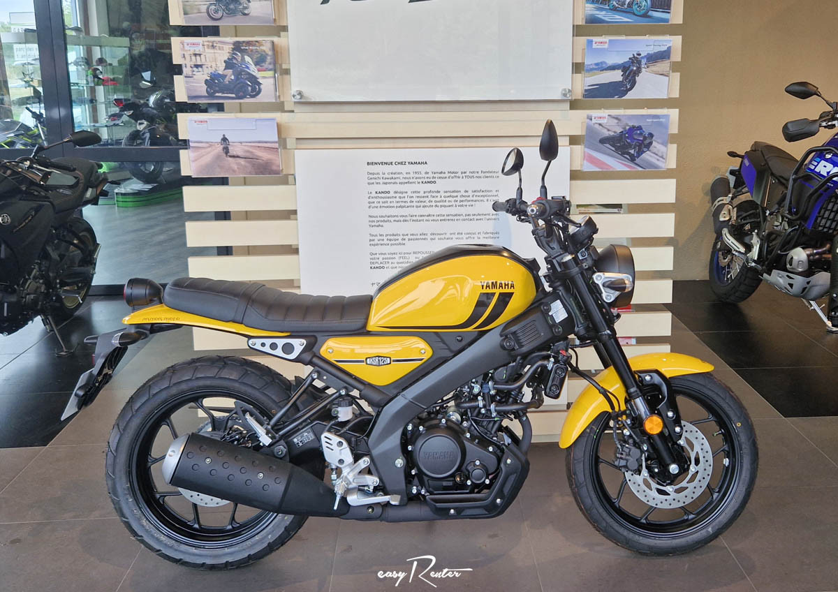 Nancy Guzzi V7 Stone motorcycle rental 14939