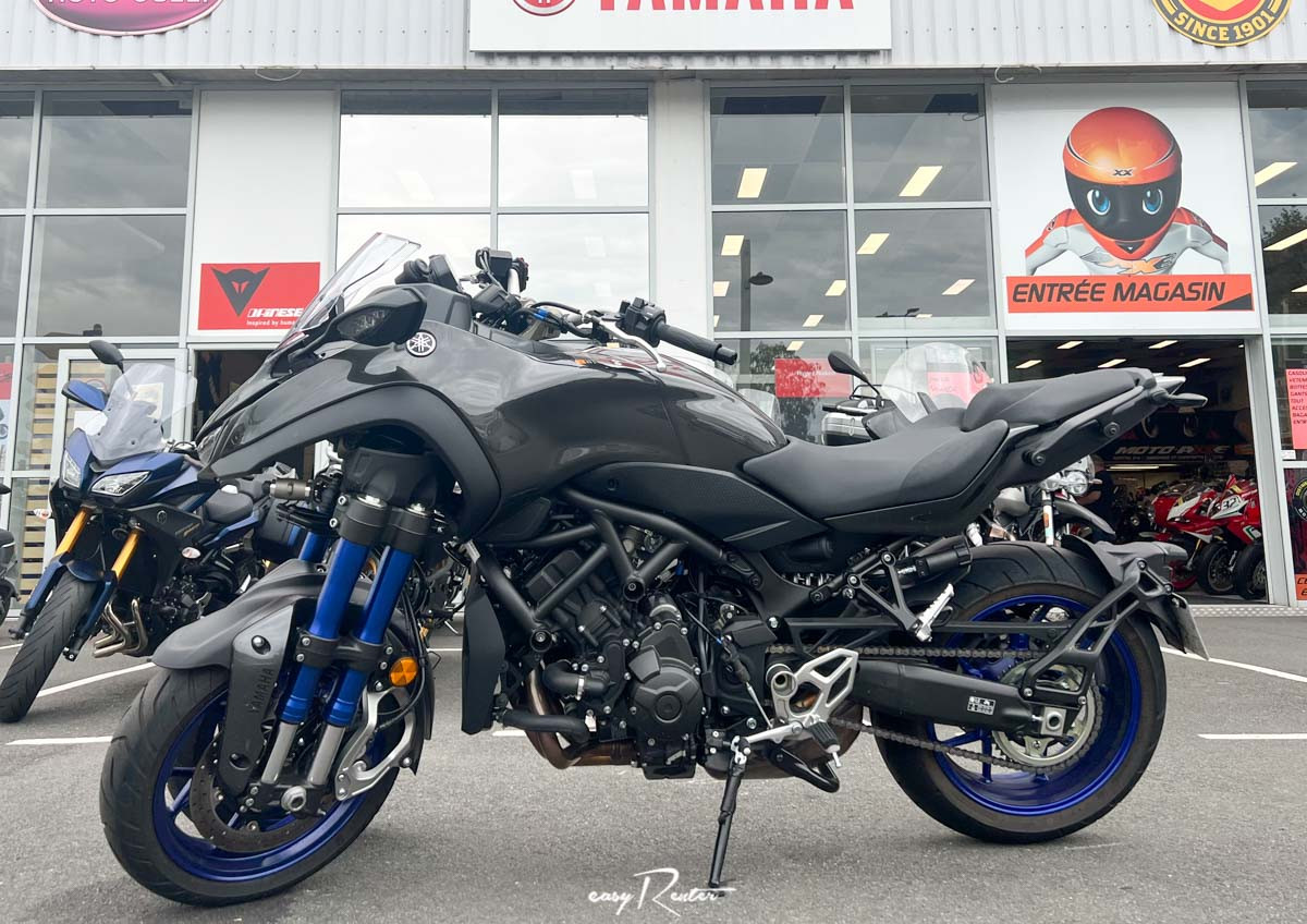 Nancy Guzzi V7 Stone motorcycle rental 14939