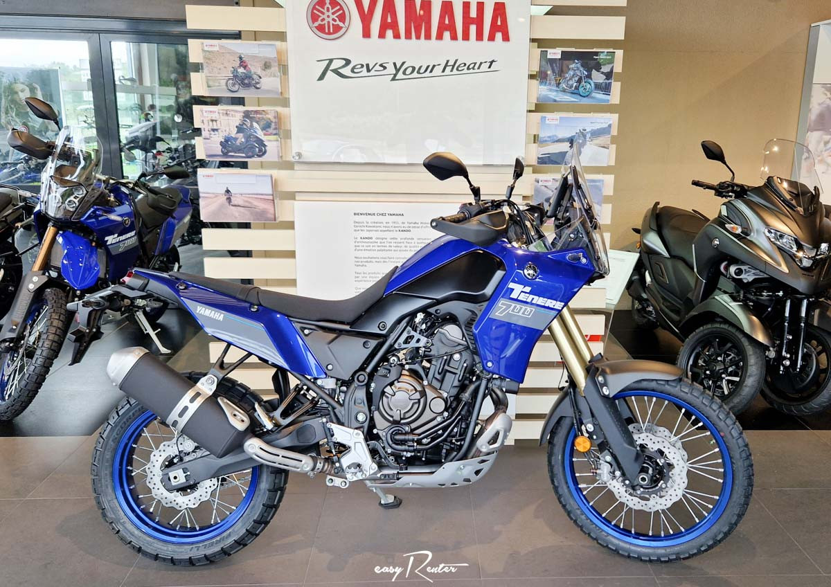 Nancy Guzzi V7 Stone motorcycle rental 14939