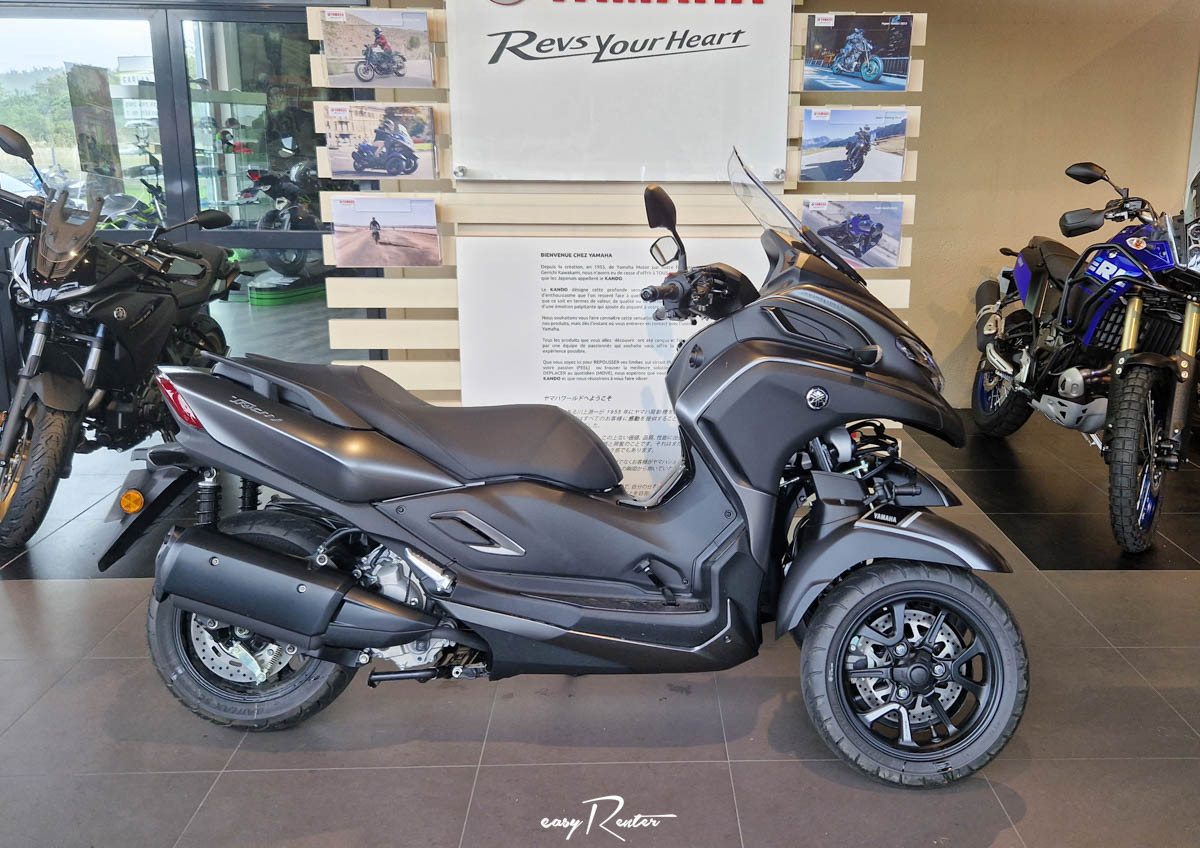 Nancy Guzzi V7 Stone motorcycle rental 14939