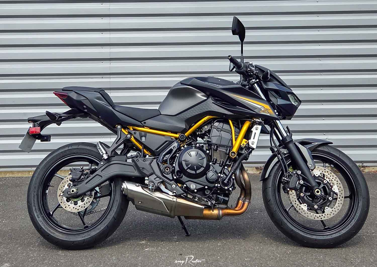 Nancy Guzzi V7 Stone motorcycle rental 14939