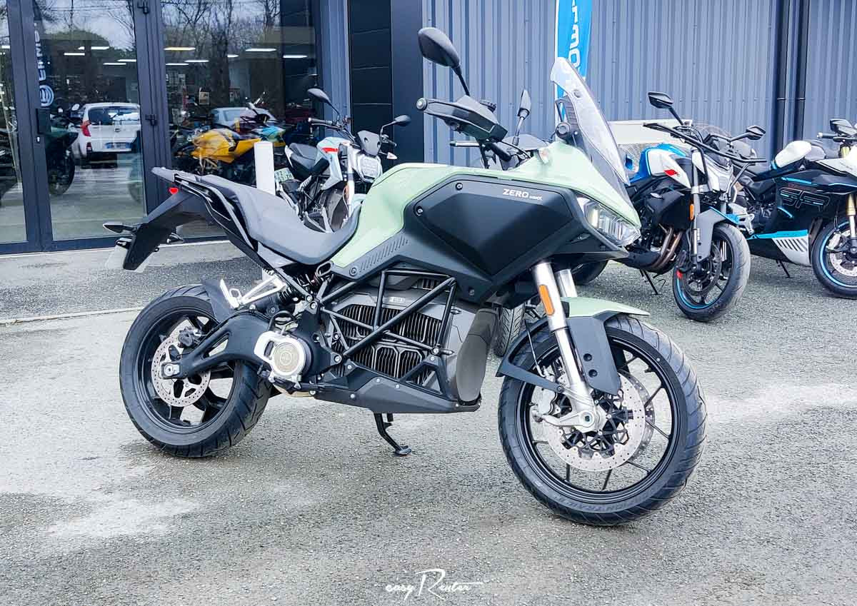 Saint-Lô Kawasaki Z650 A2 motorcycle rental 14194