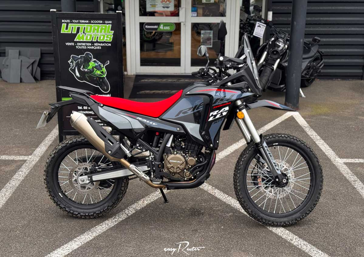 Aizenay Kawasaki Versys 650 A2 motorcycle rental 13226