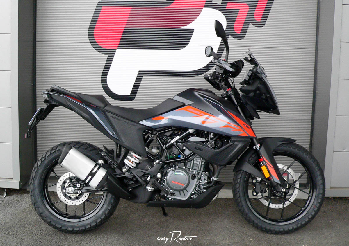 Location moto Laval Ducati 400 Scrambler 1