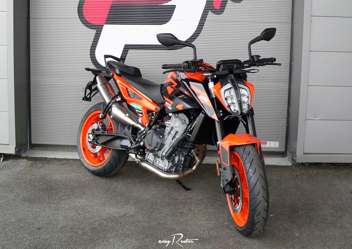 Location moto Laval Ducati 400 Scrambler 1