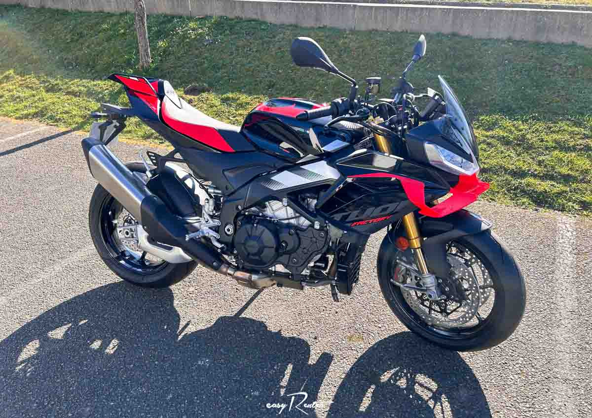 Location moto Mayenne Guzzi V9 2