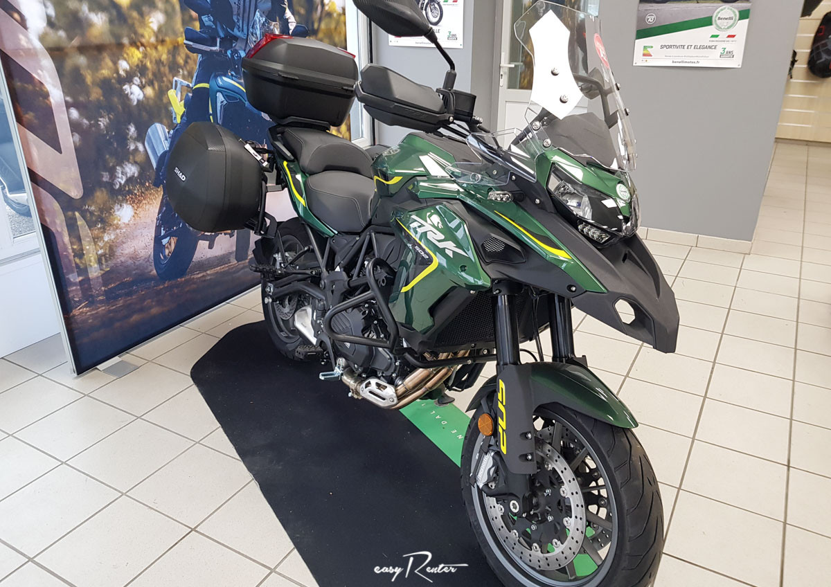 Location moto Guzzi V7 en Provence 1