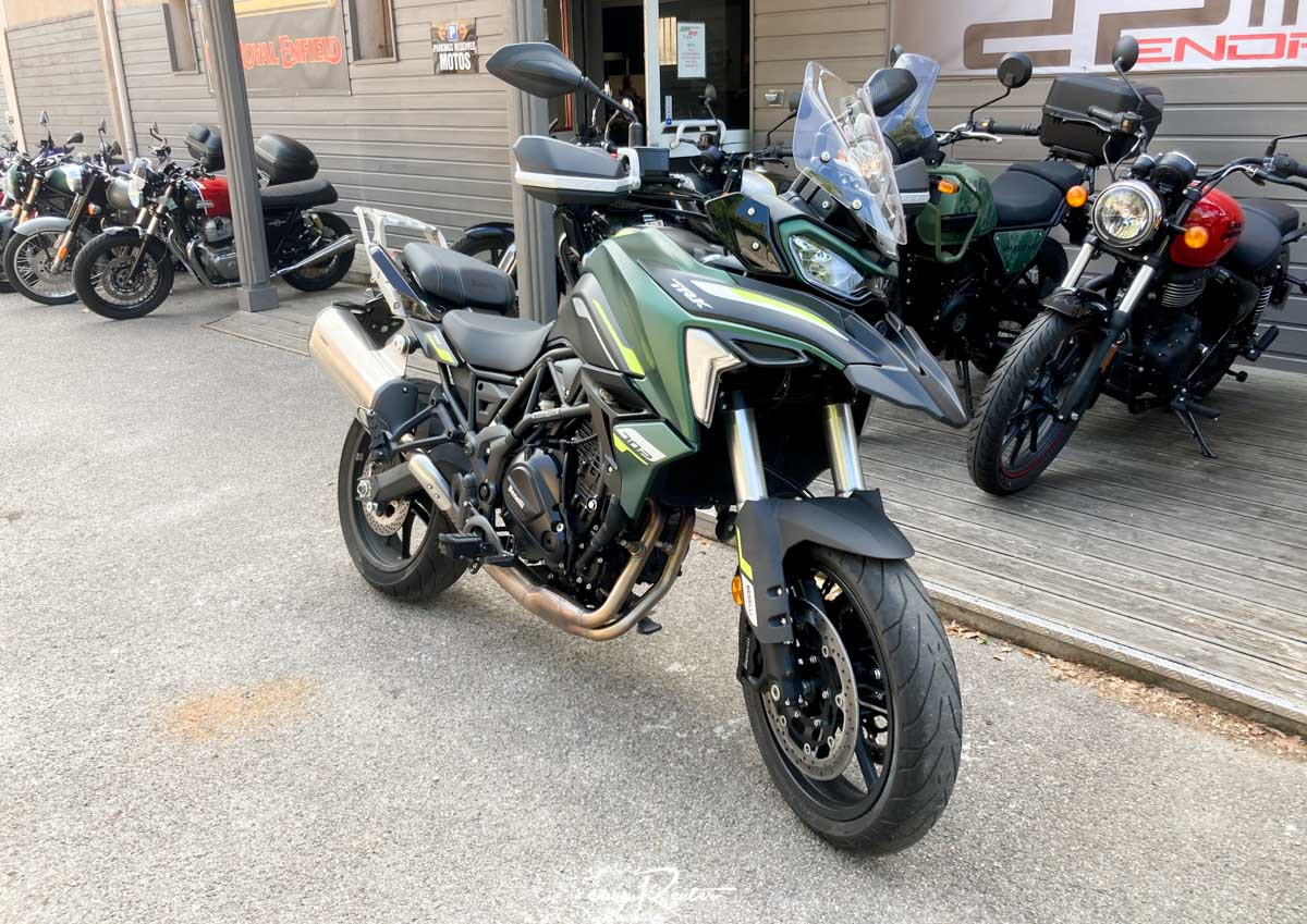 Saint-Lô Kawasaki Z650 A2 motorcycle rental 14194