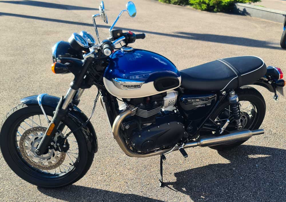 Bordeaux Triumph Tiger 900 GT Pro motorcycle rental 14372