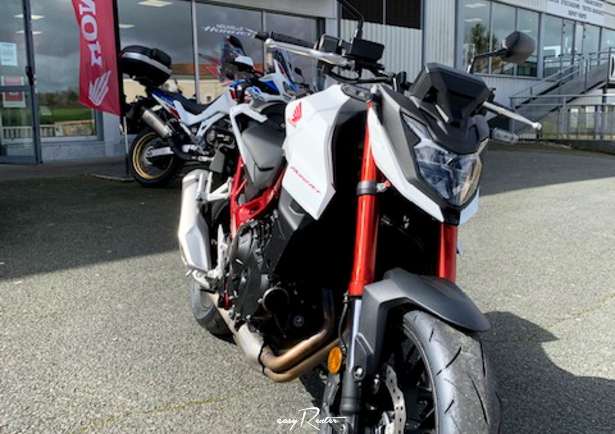 Location moto Laval Yamaha MT07 1