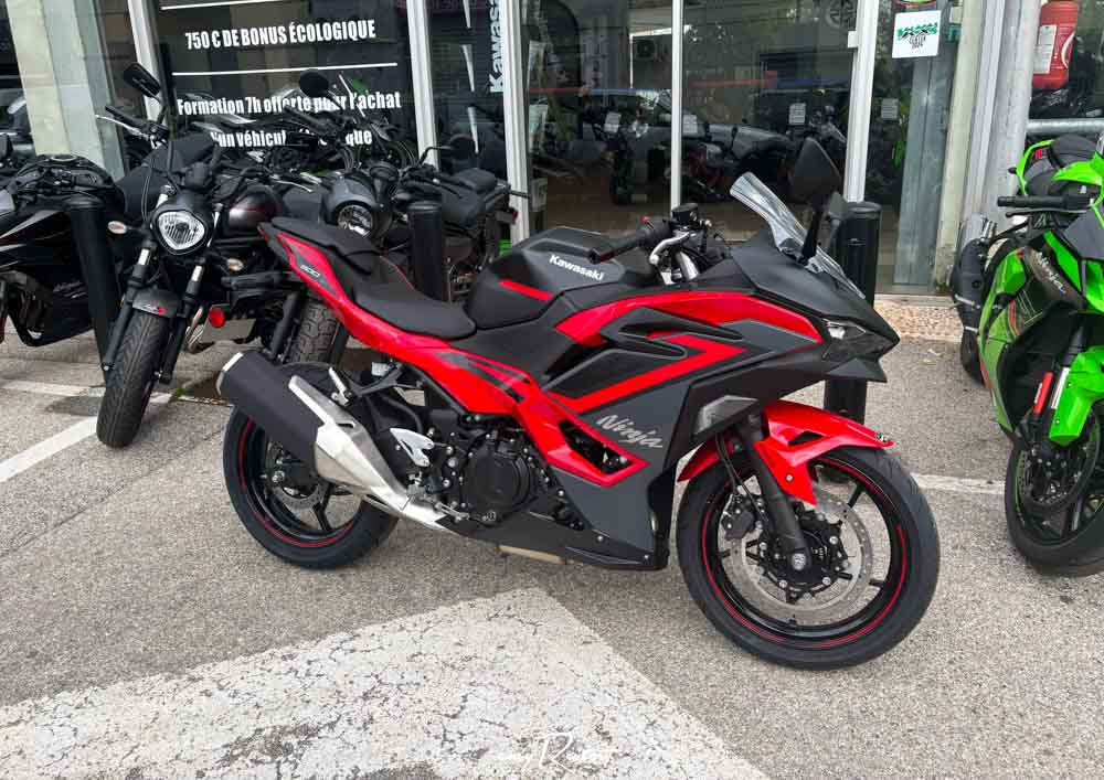 Location moto Laval Yamaha MT07 1