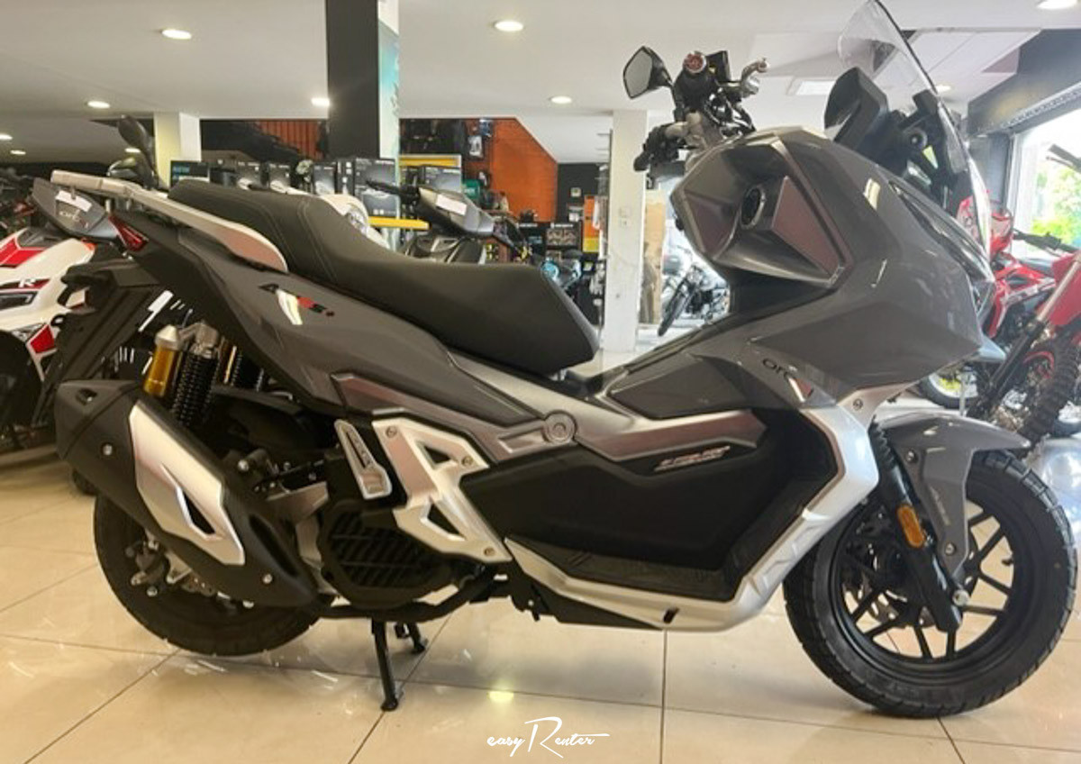 Location moto Laval Ducati 400 Scrambler 1