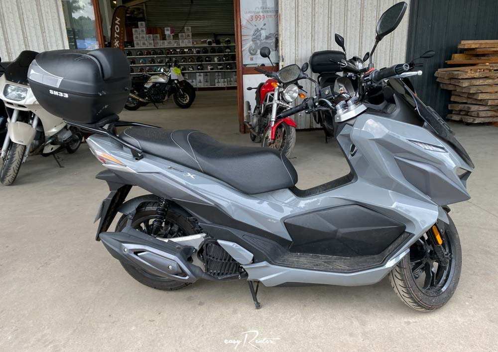 Saint-Lô Kawasaki Z650 A2 motorcycle rental 14194