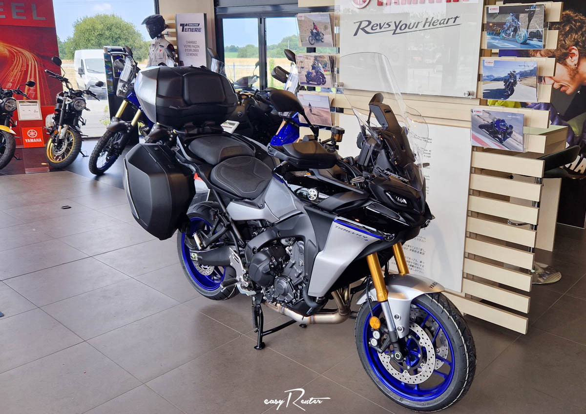 Nancy Guzzi V7 Stone motorcycle rental 14939