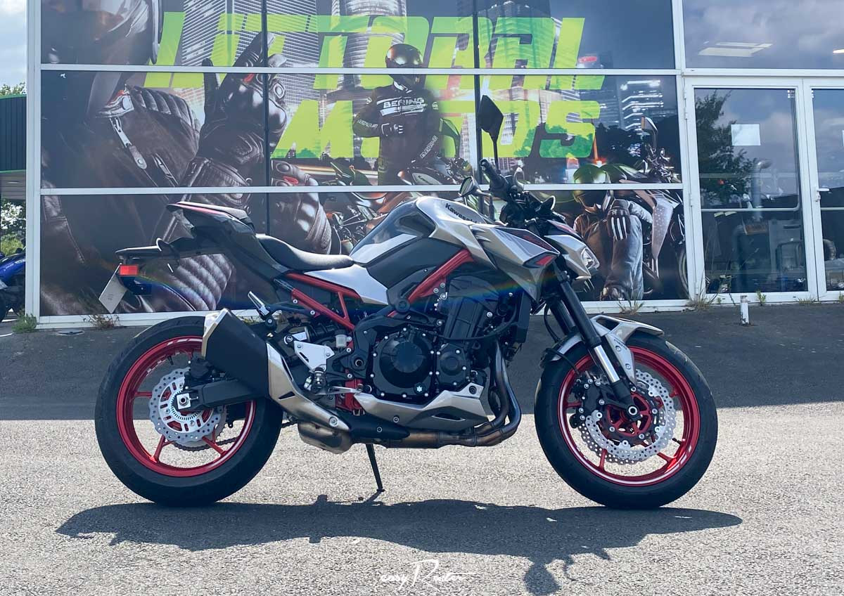 Aizenay Kawasaki Versys 650 A2 motorcycle rental 13226