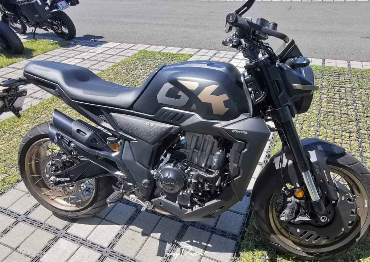 Cholet Kawasaki Z 900 motorcycle rental 14886