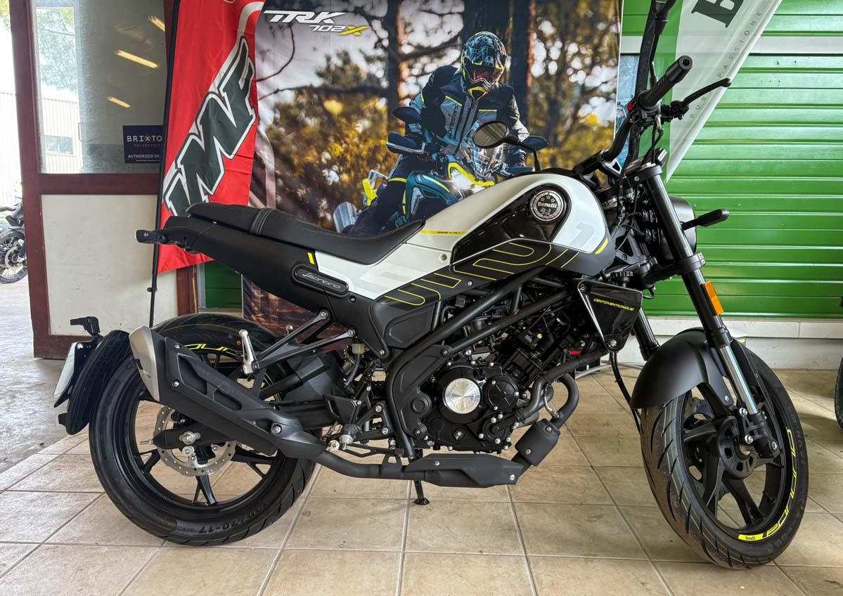 Saint-Lô Kawasaki Z650 A2 motorcycle rental 14194
