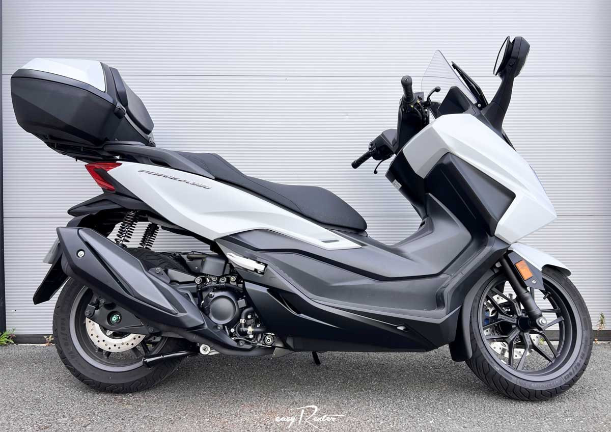 Le Mans Silence S01 scooter rental 18789