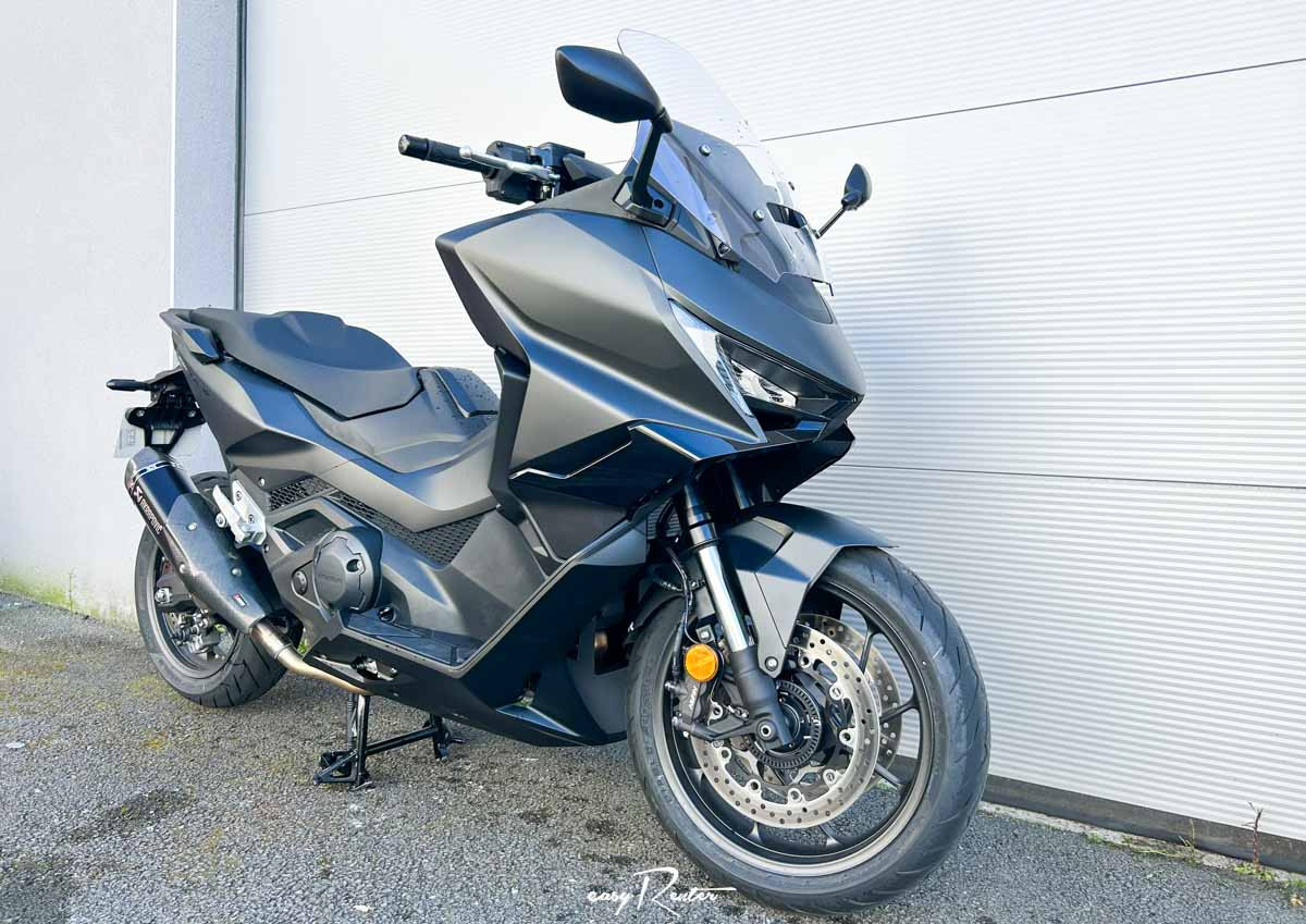 Le Mans Silence S01 scooter rental 18789