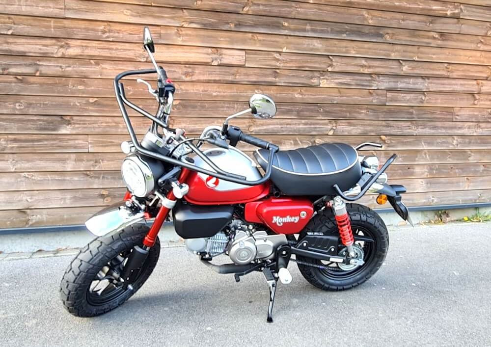 Valenciennes Honda Monkey 125cc motorcycle rental 15964