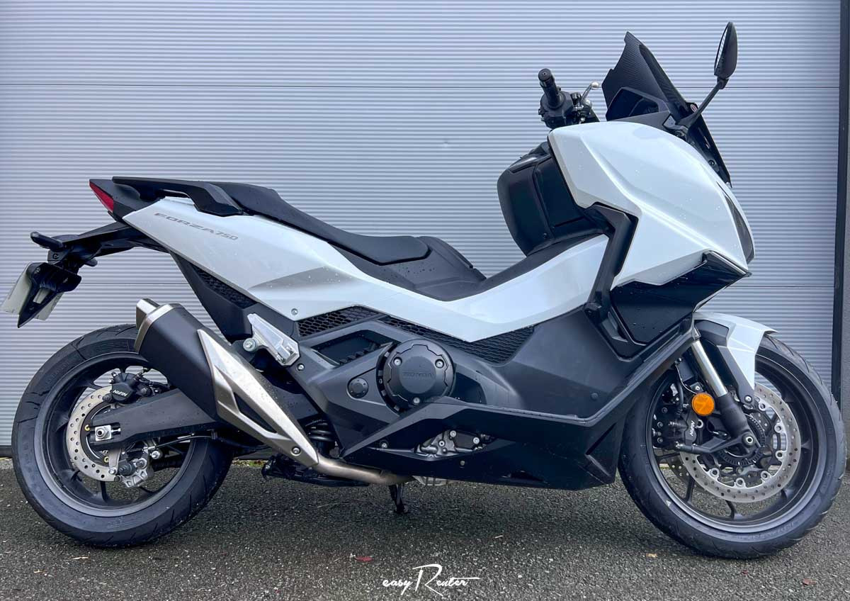 Le Mans Silence S01 scooter rental 18789