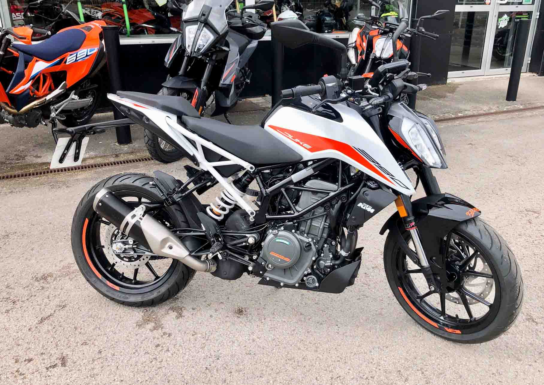 Vannes KTM 890 Adventure A2 motorcycle rental 15293