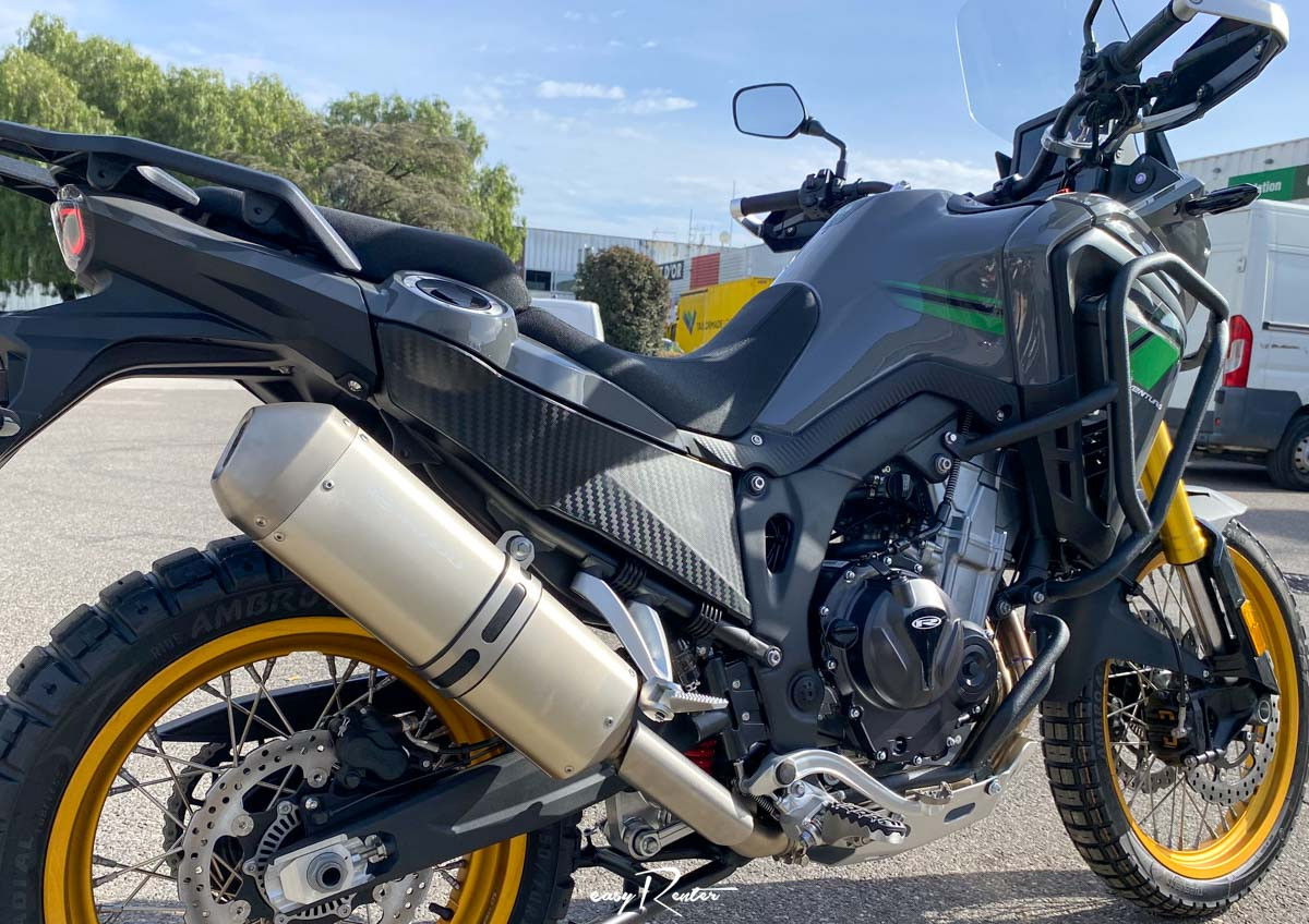 Location moto Laval Ducati 400 Scrambler 1