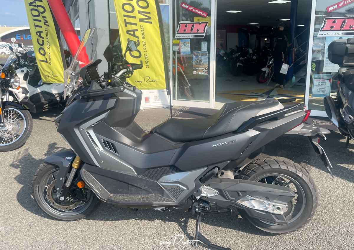 Location moto Laval Ducati 400 Scrambler 1