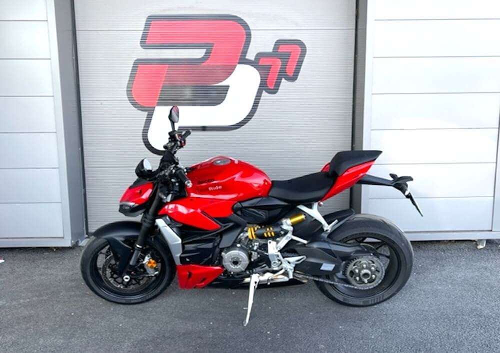 Location moto Laval Ducati 400 Scrambler 1