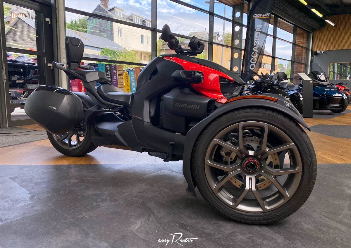 Location moto Laval Yamaha MT07 1