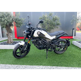 motorcycle rental Benelli Leoncino 125