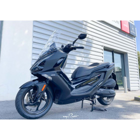 motorcycle rental Kymco 125 Downtown GT