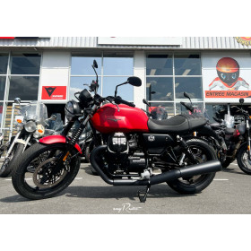 motorcycle rental Moto Guzzi V7 Stone