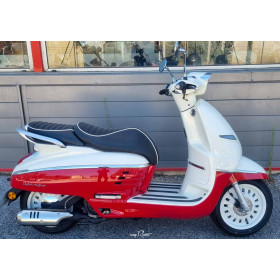 motorcycle rental Peugeot 125 Django