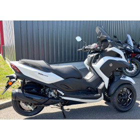 motorcycle rental Yamaha Tricity 300 A2
