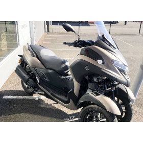 motorcycle rental Yamaha Tricity 300 A2